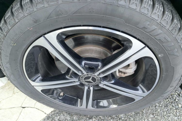 奔驰A级 2022款 改款二 A 200 L 运动轿车时尚型车身外观6006