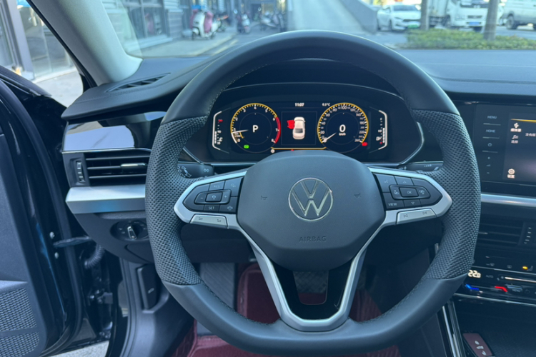 大众 帕萨特 2025款 出众款 330TSI 星空精英版中控内饰7003