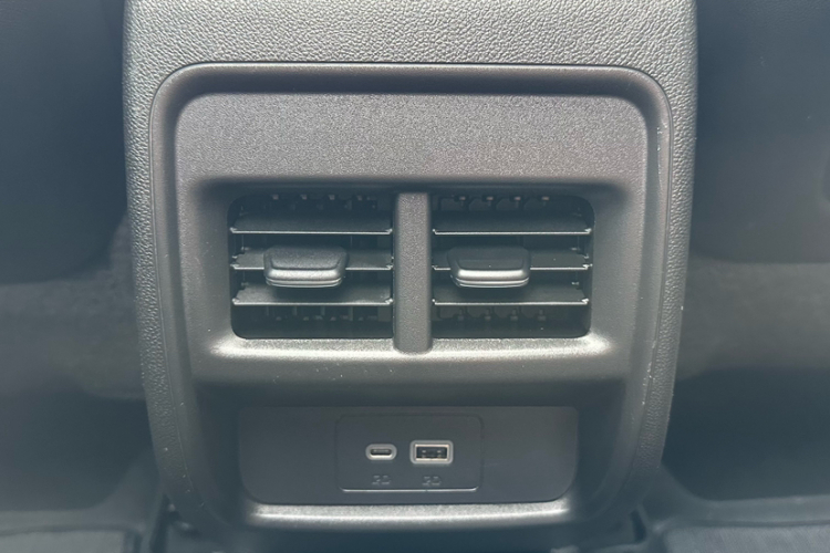 凯迪拉克XT4 2022款 28T 两驱风尚型中控内饰7003