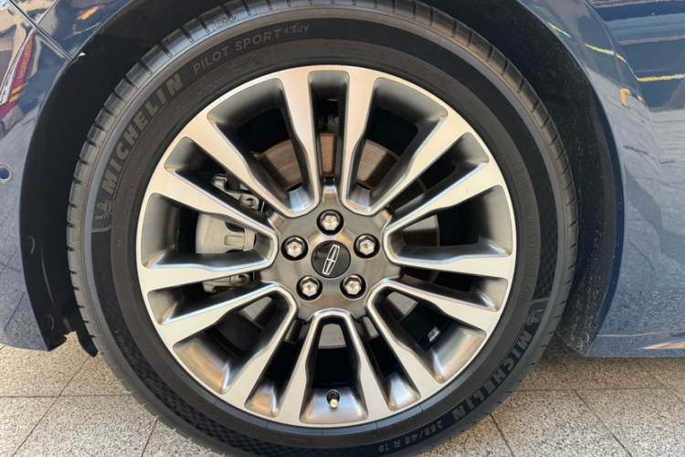 林肯大陆 2019款 2.0T 两驱尊耀版 国VI车身外观6006