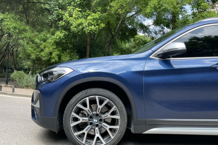 宝马X1 2021款 xDrive25Li 尊享型车身外观6007