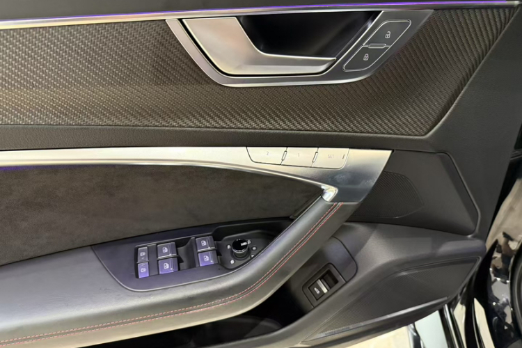 奥迪RS 6 2021款 RS 6 4.0T Avant中控内饰7012