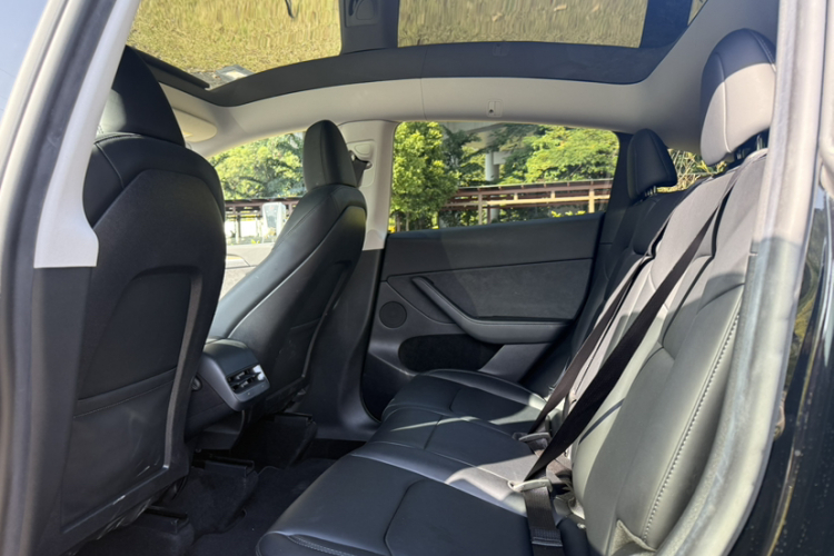 特斯拉 Model Y 2022款 后轮驱动版中控内饰7003