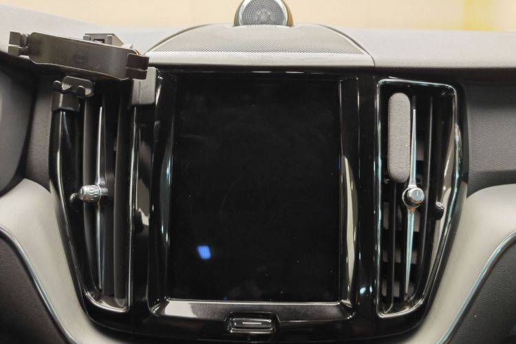 沃尔沃XC60 2022款 B5 四驱智逸豪华版中控内饰7005