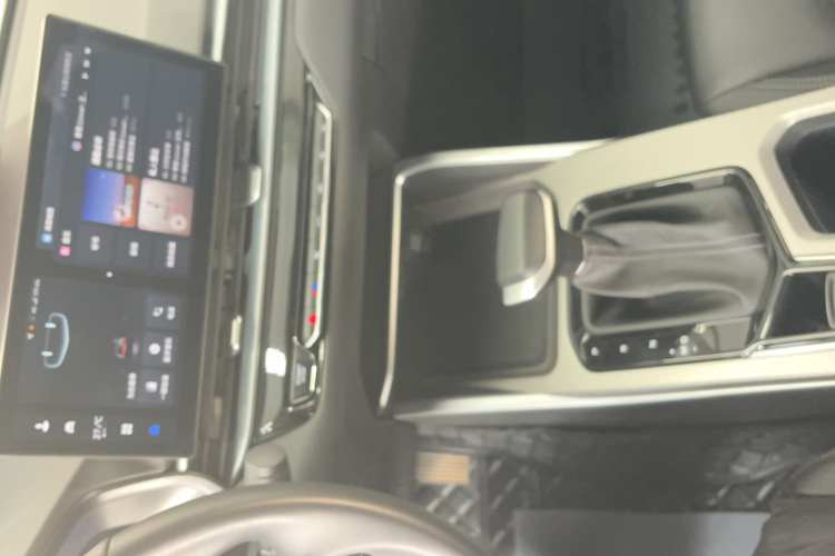 吉利汽车 帝豪 2025款 第4代 1.5L CVT龙腾版中控内饰7003