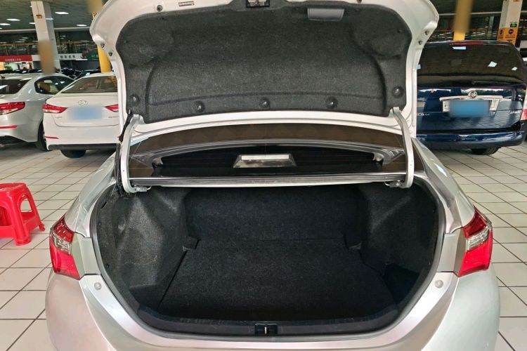 丰田 卡罗拉 2018款 1.2T S-CVT GL智享版中控内饰7008