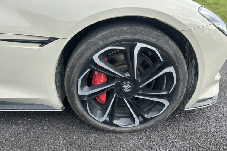 名爵 MG Cyberster 2024款 520km 传奇四驱红篷版车身外观6008