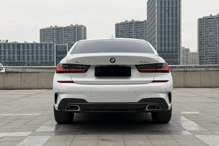 宝马3系 2022款 325i M运动套装车身外观6002