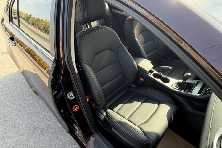 吉利汽车 帝豪 2018款 1.5L 手动向上互联版中控内饰7004