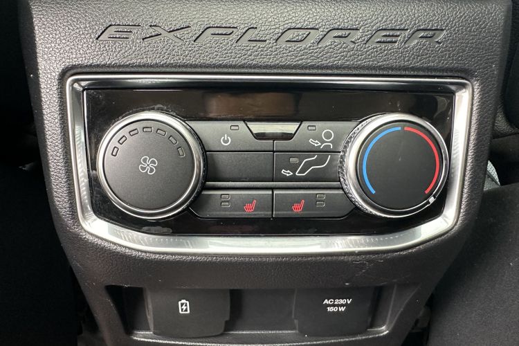 福特 探险者 2020款 EcoBoost 285 四驱钛金版 7座中控内饰7010