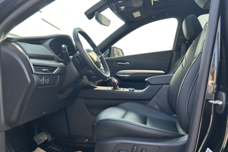 凯迪拉克XT4 2020款 28T 两驱领先型中控内饰7004