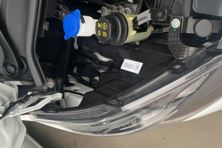 福特 全顺 2017款 2.0T汽油多功能商用车中轴中顶国V局部细节9007