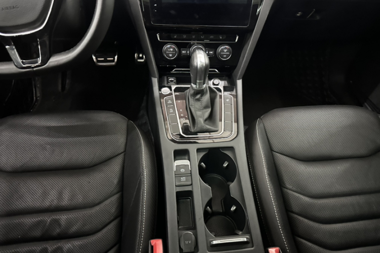 一汽-大众CC 2019款 330TSI 魅颜版 国V中控内饰7004