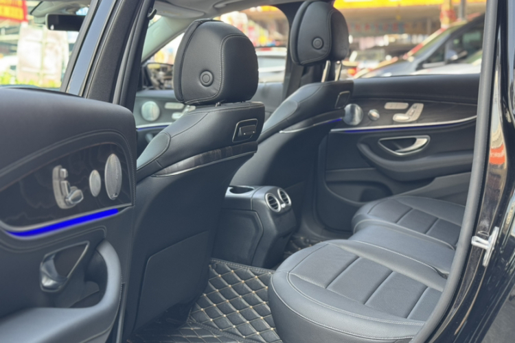 奔驰E级 2019款 改款 E 300 L 运动豪华型中控内饰7007