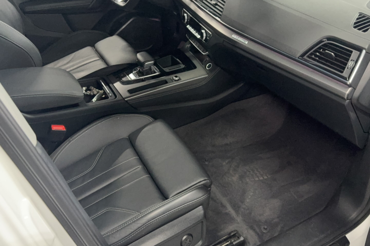 奥迪Q5L 2022款 40T 豪华动感型中控内饰7002