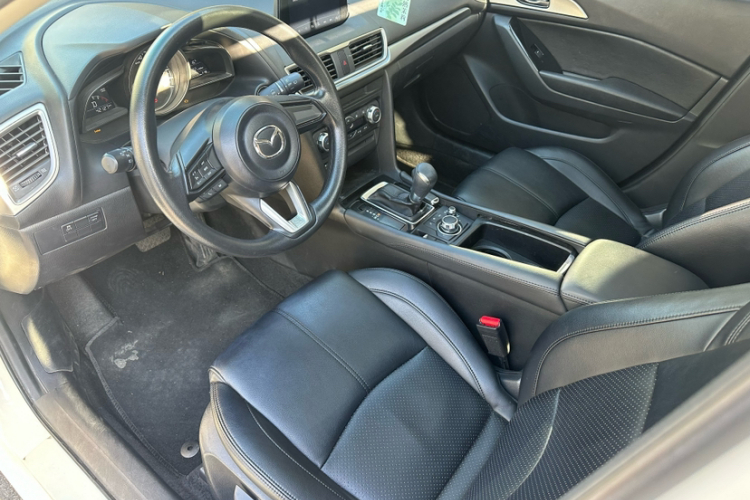 马自达3 昂克赛拉 2017款 两厢 1.5L 自动豪华型 国V中控内饰7004