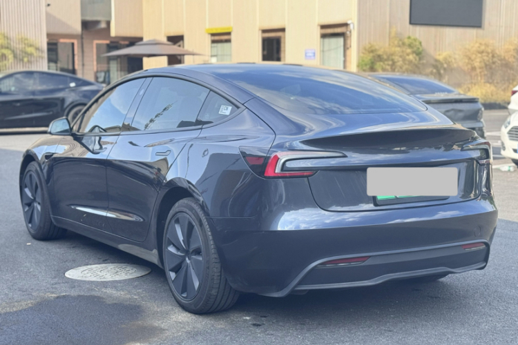 特斯拉 Model 3 2023款 长续航全轮驱动版车身外观6001
