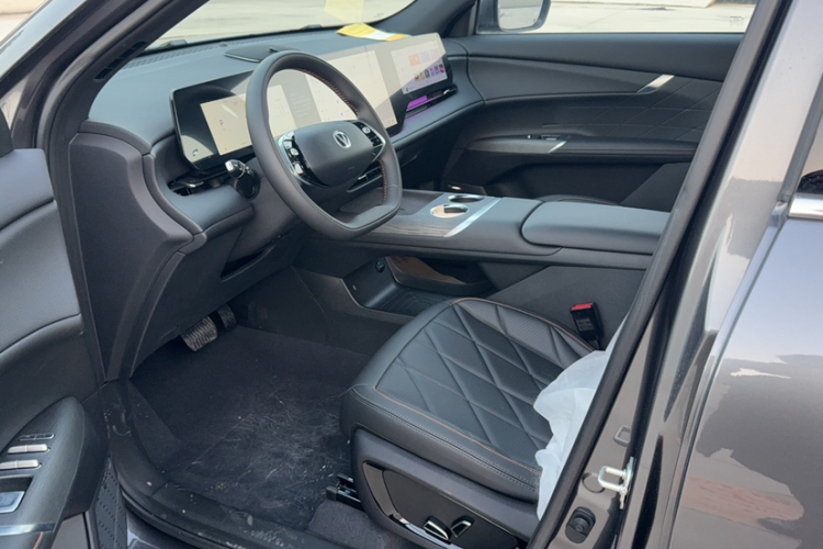 长安CS75 PLUS 2025款 第四代 1.5T 新蓝鲸 智慧旗舰型中控内饰7002