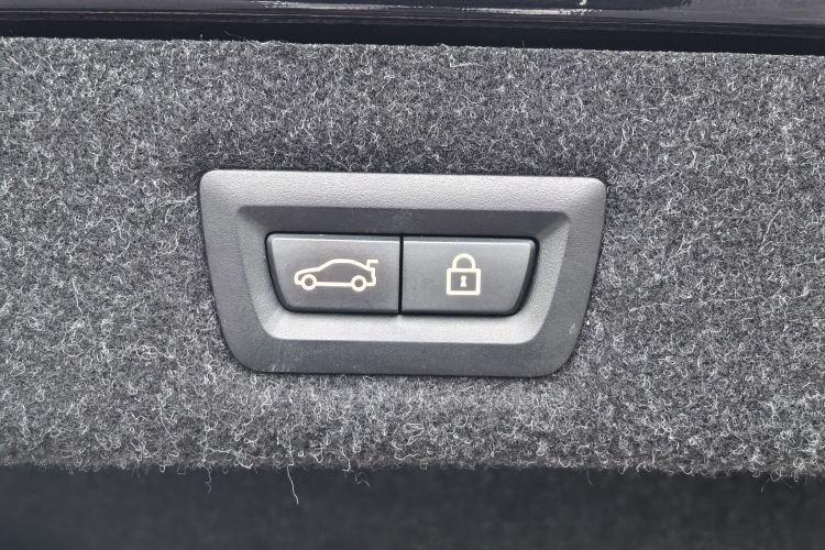 宝马5系(进口) 2020款 530i 风尚版 M运动套装中控内饰7014