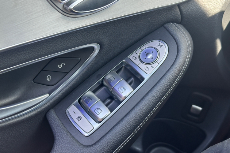 奔驰C级 2021款 C 260 星耀臻藏版中控内饰7008