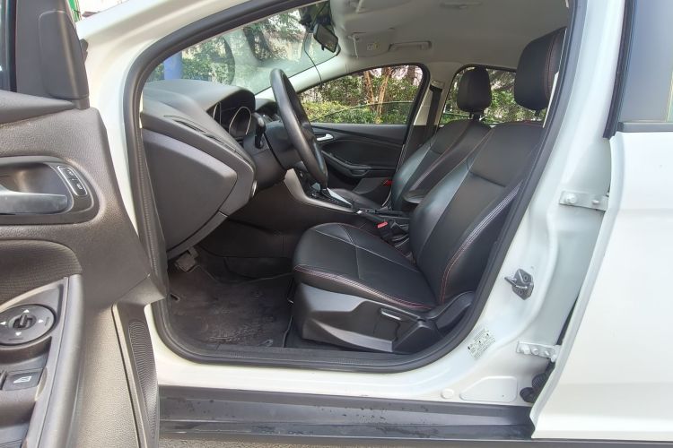 福特 福克斯 2018款 两厢经典 1.6L 自动舒适型智行版中控内饰7003