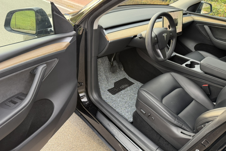 特斯拉 Model Y 2022款 后轮驱动版中控内饰7006