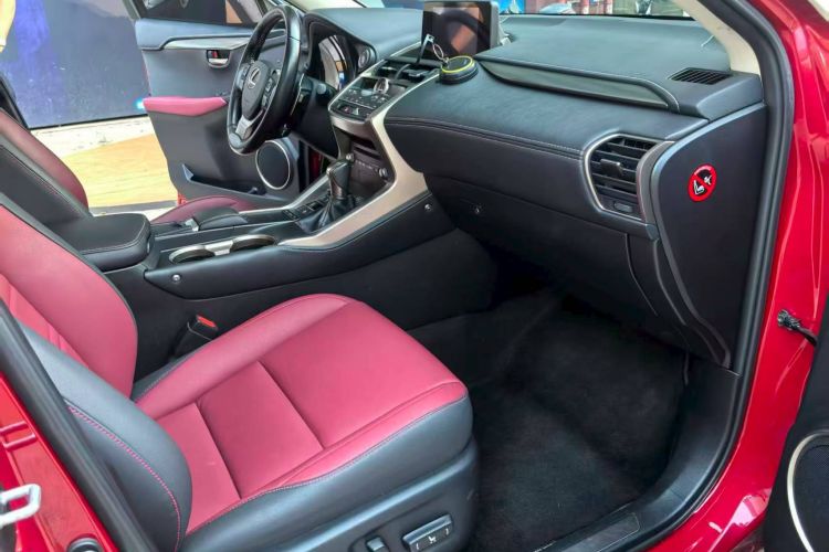 雷克萨斯NX 2020款 200 全驱 锋尚版 国VI中控内饰7004