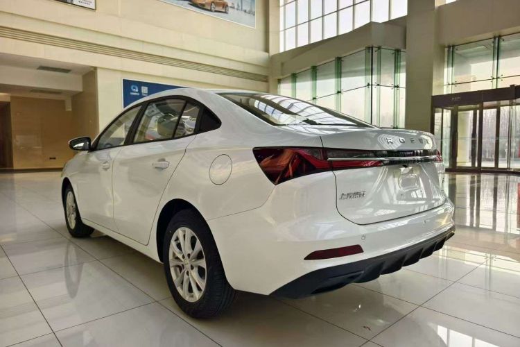 荣威i5 2024款 1.5L CVT尊荣版车身外观6002