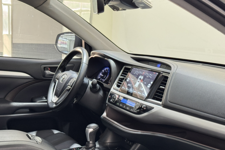 丰田 汉兰达 2018款 2.0T 四驱豪华版 7座 国V中控内饰7009