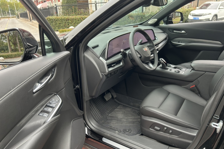 凯迪拉克XT4 2024款 改款 28T 两驱豪华型中控内饰7002