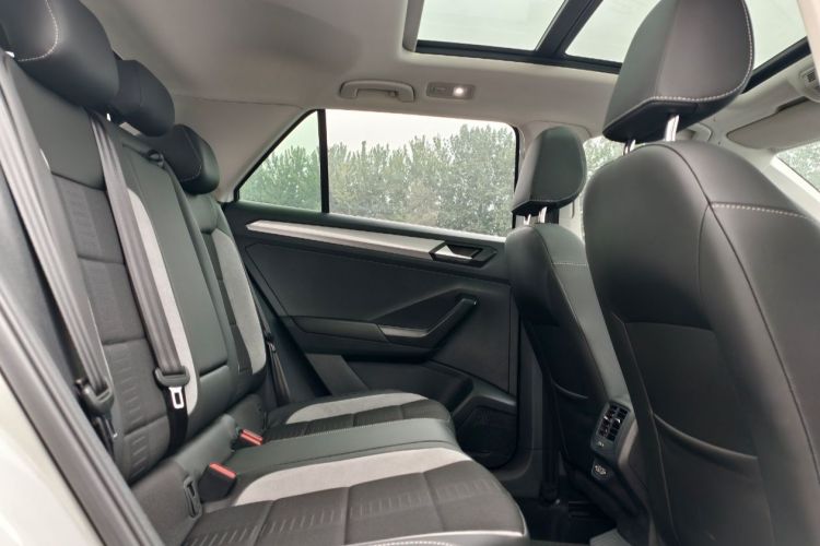 大众 T-ROC探歌 2022款 280TSI DSG两驱精英PLUS中控内饰7008