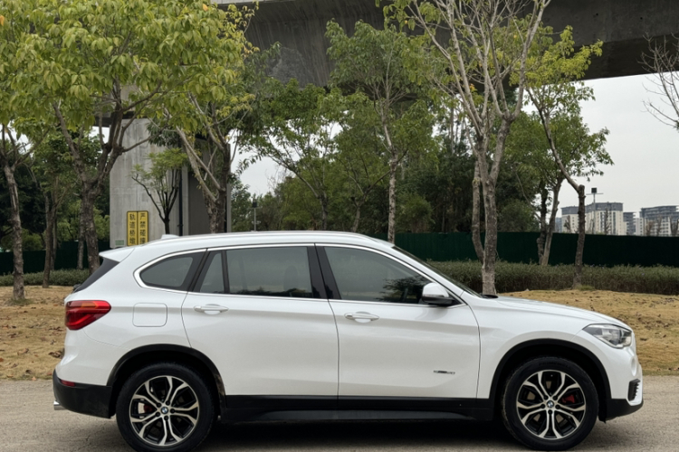 宝马X1 2018款 sDrive20Li 领先型车身外观6009