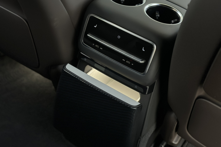 理想汽车 理想L9 2022款 Max中控内饰7004