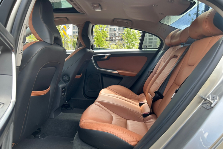 沃尔沃S60 2014款 S60L 2.0T 智远版中控内饰7006