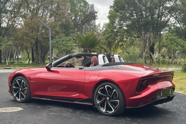 名爵 MG Cyberster 2024款 520km 传奇四驱版车身外观6006