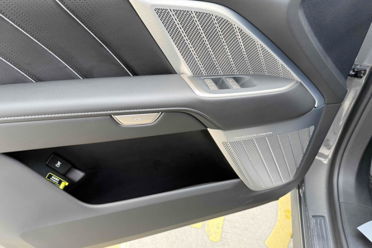 乐道L90 2025款 Max 六座版中控内饰7006