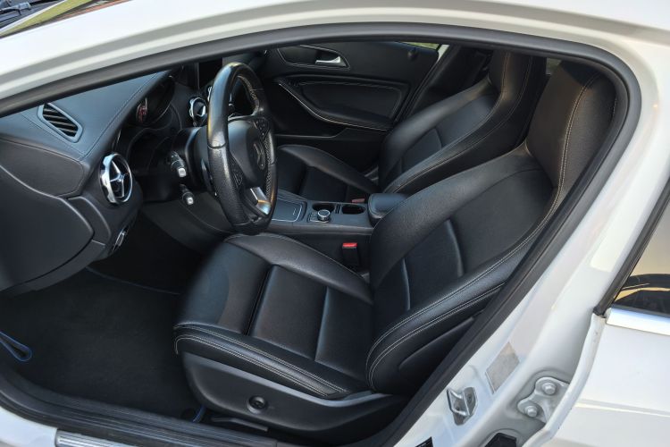 奔驰GLA 2017款 GLA 220 4MATIC 时尚型中控内饰7003