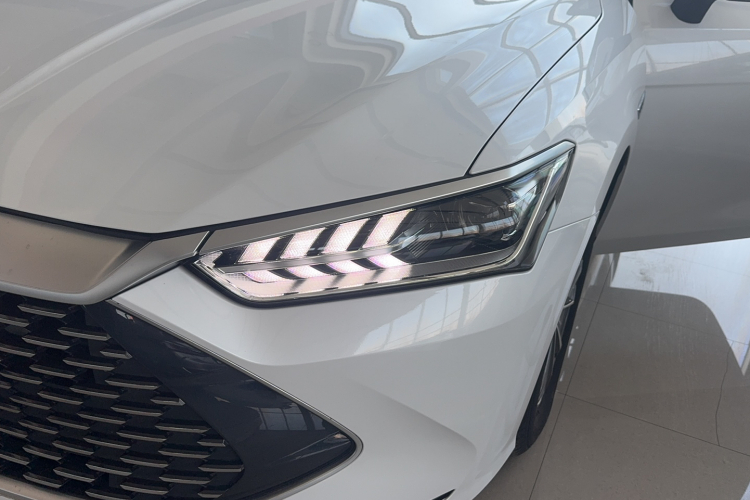 比亚迪 秦PLUS 2024款 荣耀版 DM-i 55KM领先型局部细节9012