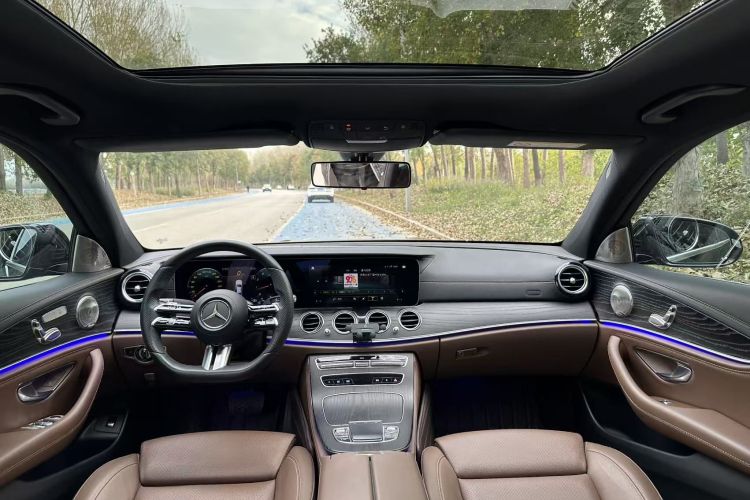 奔驰E级 2022款 改款 E 260 L 运动型中控内饰7005