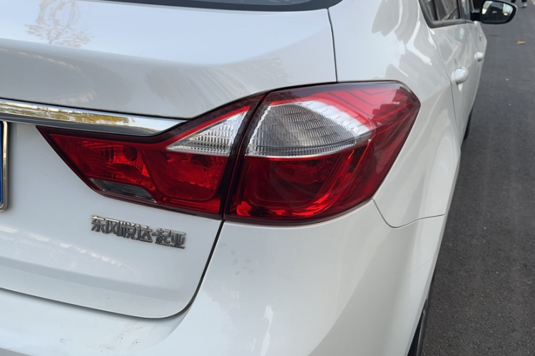 起亚K3 2017款  1.6L 自动15周年特别版GLS车身外观6002