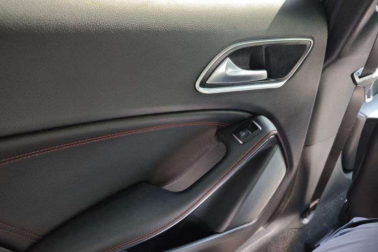 奔驰GLA AMG 2015款 AMG GLA 45 4MATIC中控内饰7006