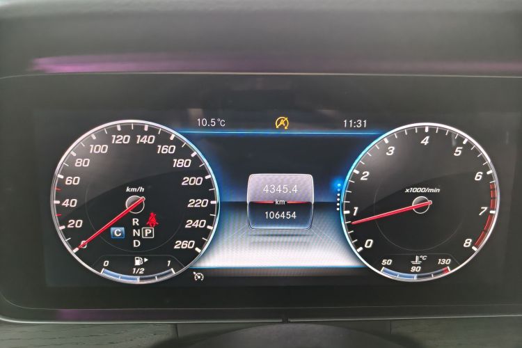 奔驰E级 2019款 E 200 L 运动型中控内饰15