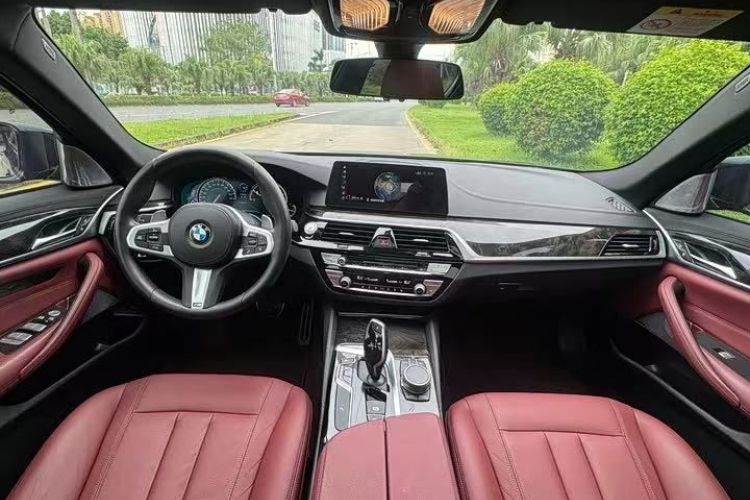 宝马5系 2018款 改款 530Li 领先型 M运动套装中控内饰7001