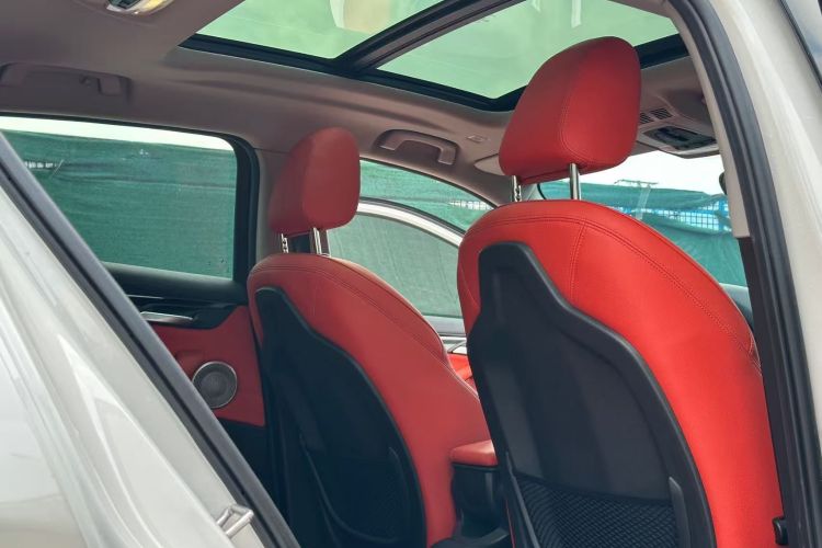 宝马X2 2021款 改款 sDrive25i M越野套装中控内饰7006