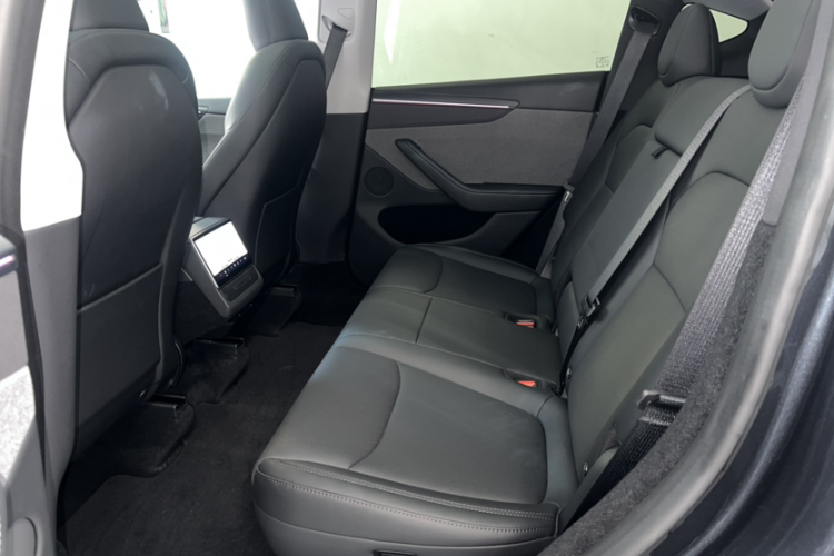 特斯拉 Model Y 2025款 后轮驱动版中控内饰7002