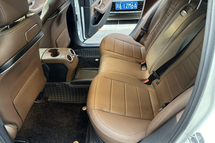 奔驰E级 2018款 改款 E 200 L 运动型中控内饰7012