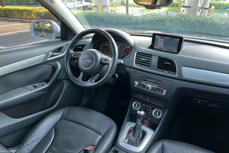 奥迪Q3 2015款 30 TFSI 舒适型中控内饰7003