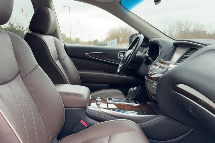 英菲尼迪QX60(进口) 2016款 2.5 S/C Hybrid 两驱卓越版 国V中控内饰7004