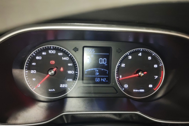 荣威RX3 2020款 1.6L 手动超爽进取版中控内饰15