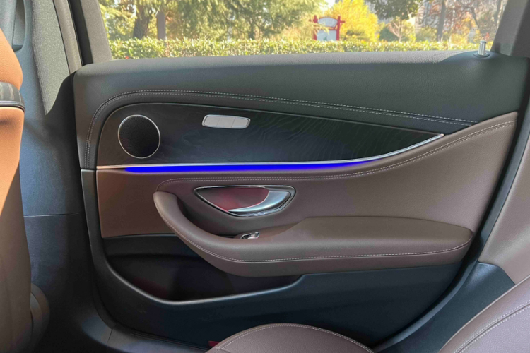 奔驰E级 2016款 E 200 L 运动型中控内饰7003